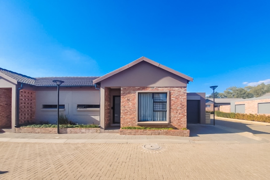 2 Bedroom Property for Sale in Van Der Hoff Park North West